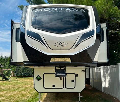 2023 Keystone Montana High Country Fifth Wheel