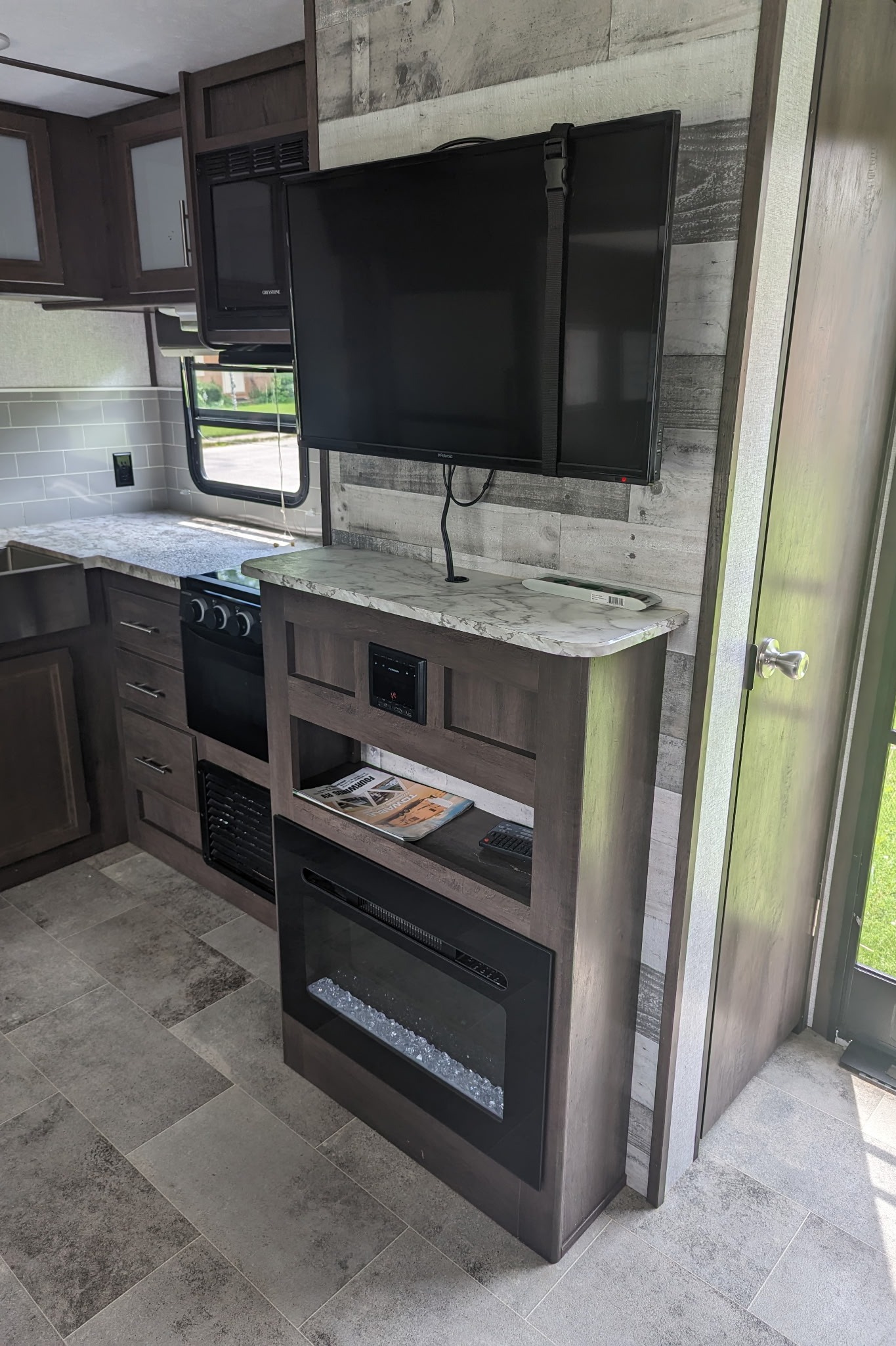 Tyler's Coleman Dutchman Lite 2455BH Travel Trailer