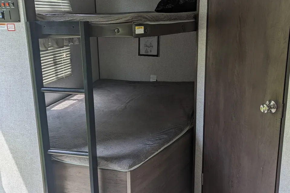 Tyler's Coleman Dutchman Lite 2455BH Travel Trailer