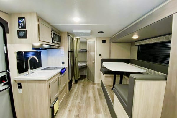 Sarah's Coachmen Catalina Summit Series 7 184BHS Travel Trailer