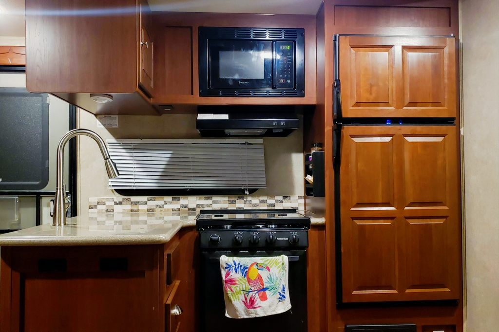 Cliff's Forest River Rockwood Signature Ultralite 8312SS Travel Trailer