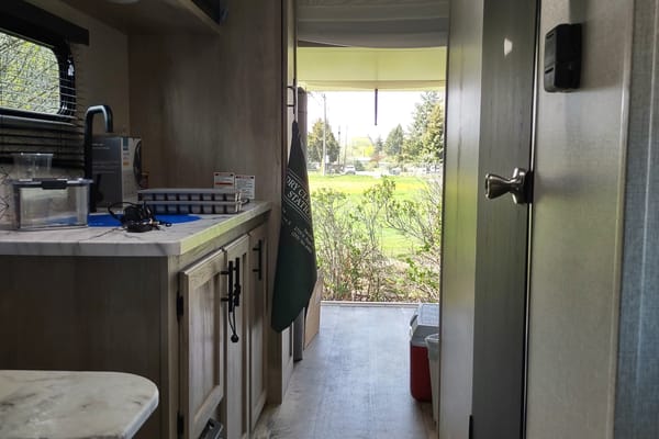 Off-Grid Escaper