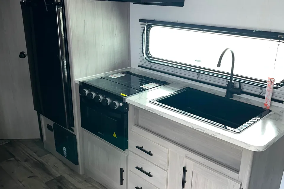 RoamReady VH Coleman 274BH Travel Trailer
