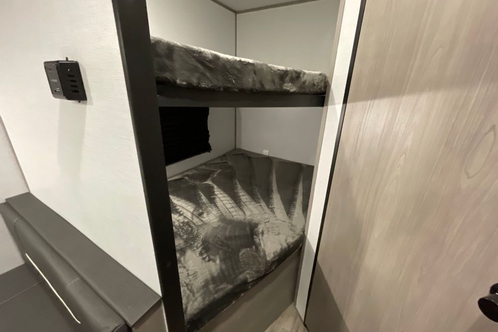 RoamReady VH Coleman 274BH Travel Trailer