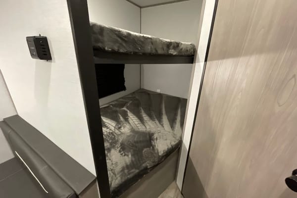 RoamReady VH Coleman 274BH Travel Trailer
