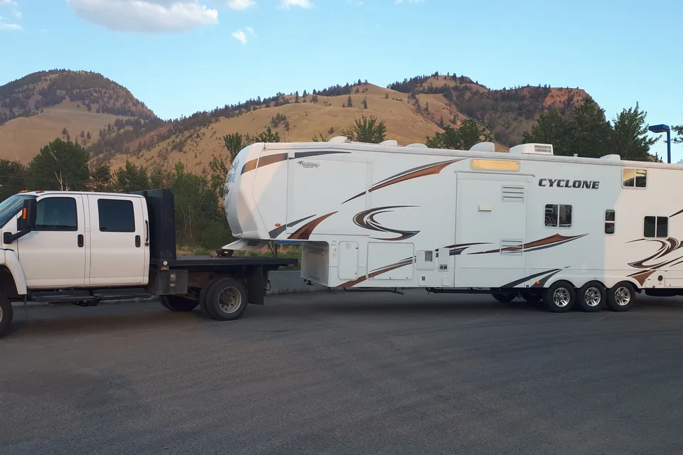 Toy Hauler (2 Washrooms)