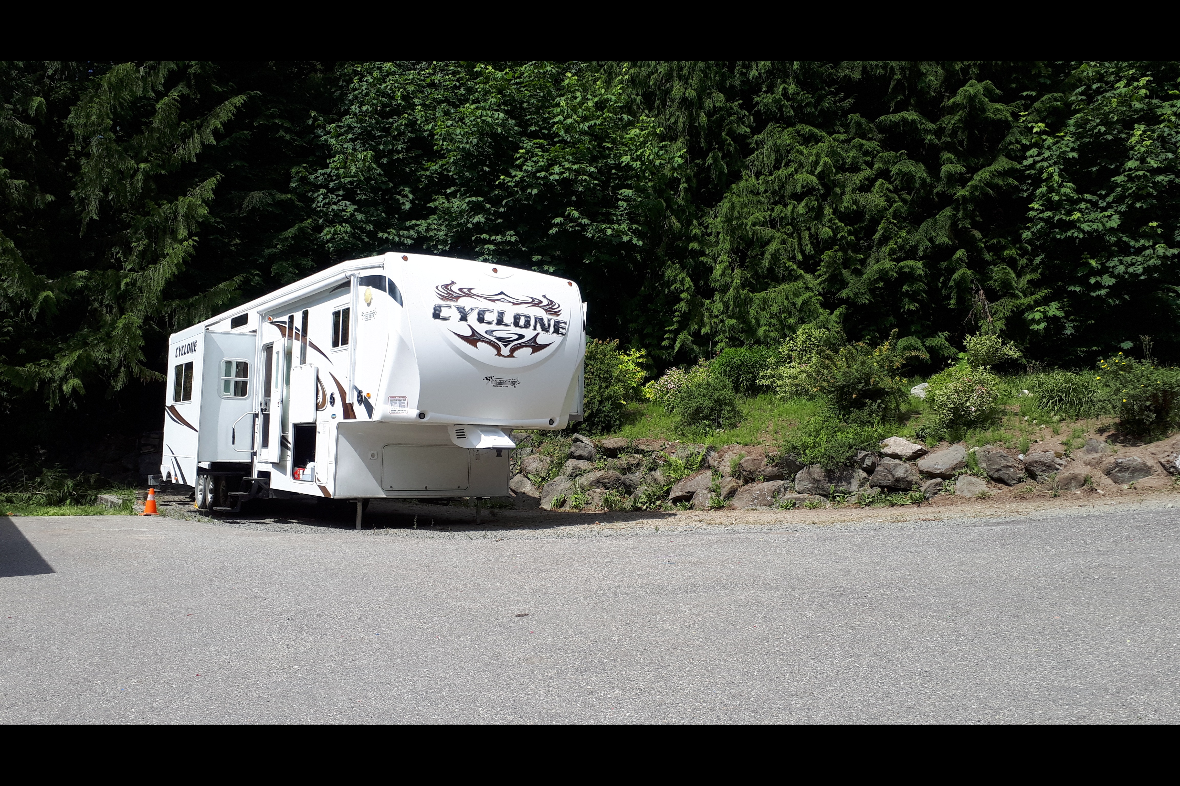 Toy Hauler (2 Washrooms)