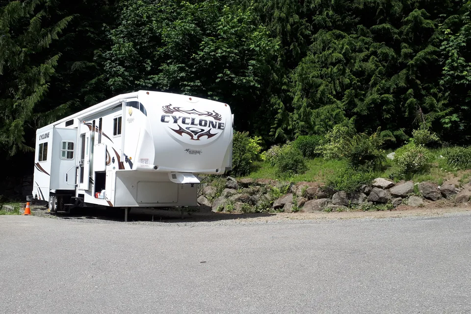 Toy Hauler (2 Washrooms)