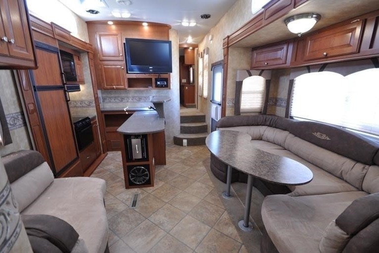 Toy Hauler (2 Washrooms)