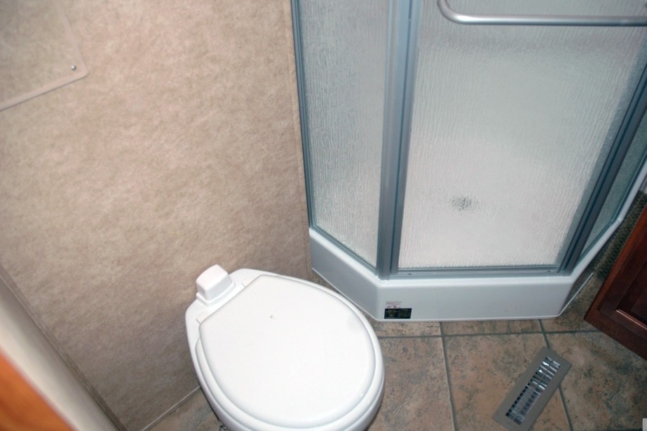 Toy Hauler (2 Washrooms)