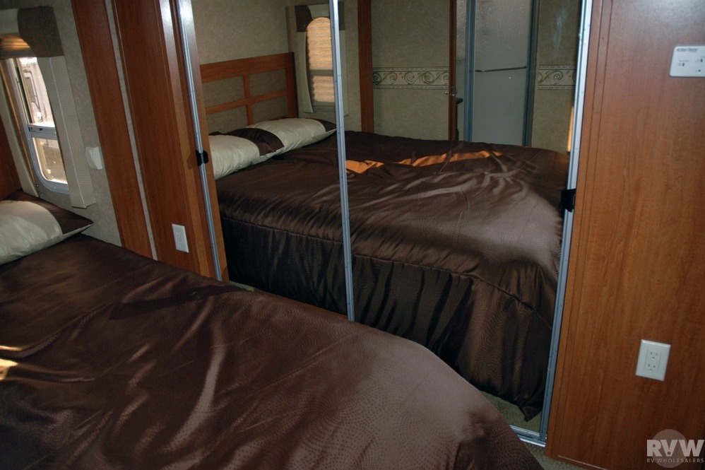 Toy Hauler (2 Washrooms)