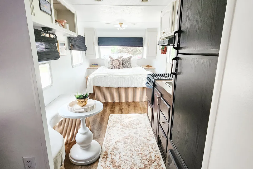 The Designer Bunkhouse: Professionally Renovated & Adventure-Ready