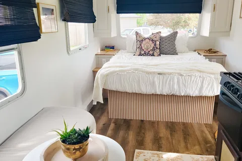 The Designer Bunkhouse: Professionally Renovated & Adventure-Ready