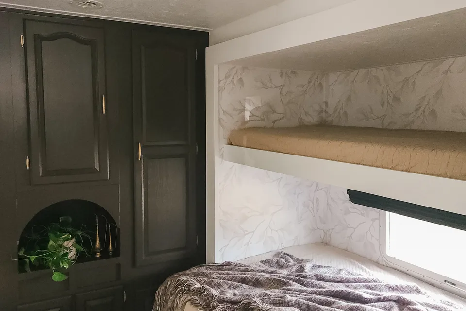 The Designer Bunkhouse: Professionally Renovated & Adventure-Ready