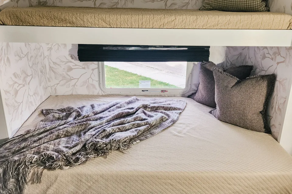 The Designer Bunkhouse: Professionally Renovated & Adventure-Ready