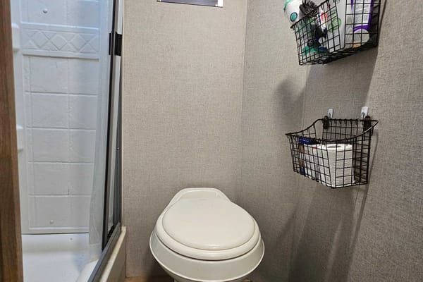 23ft 2019 Winnebago with Bunk Beds