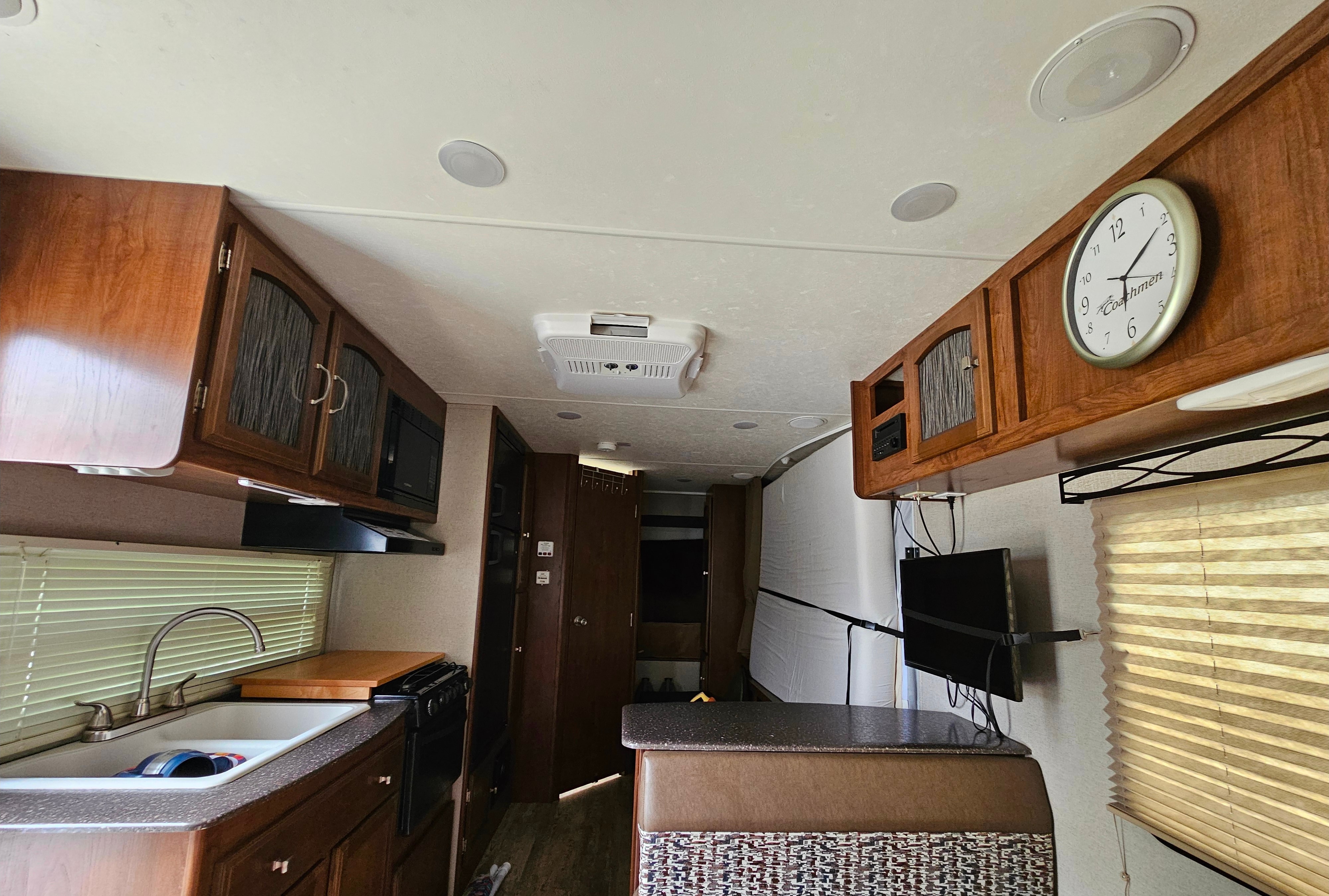 JR's Coachmen 21TQX Hybrid