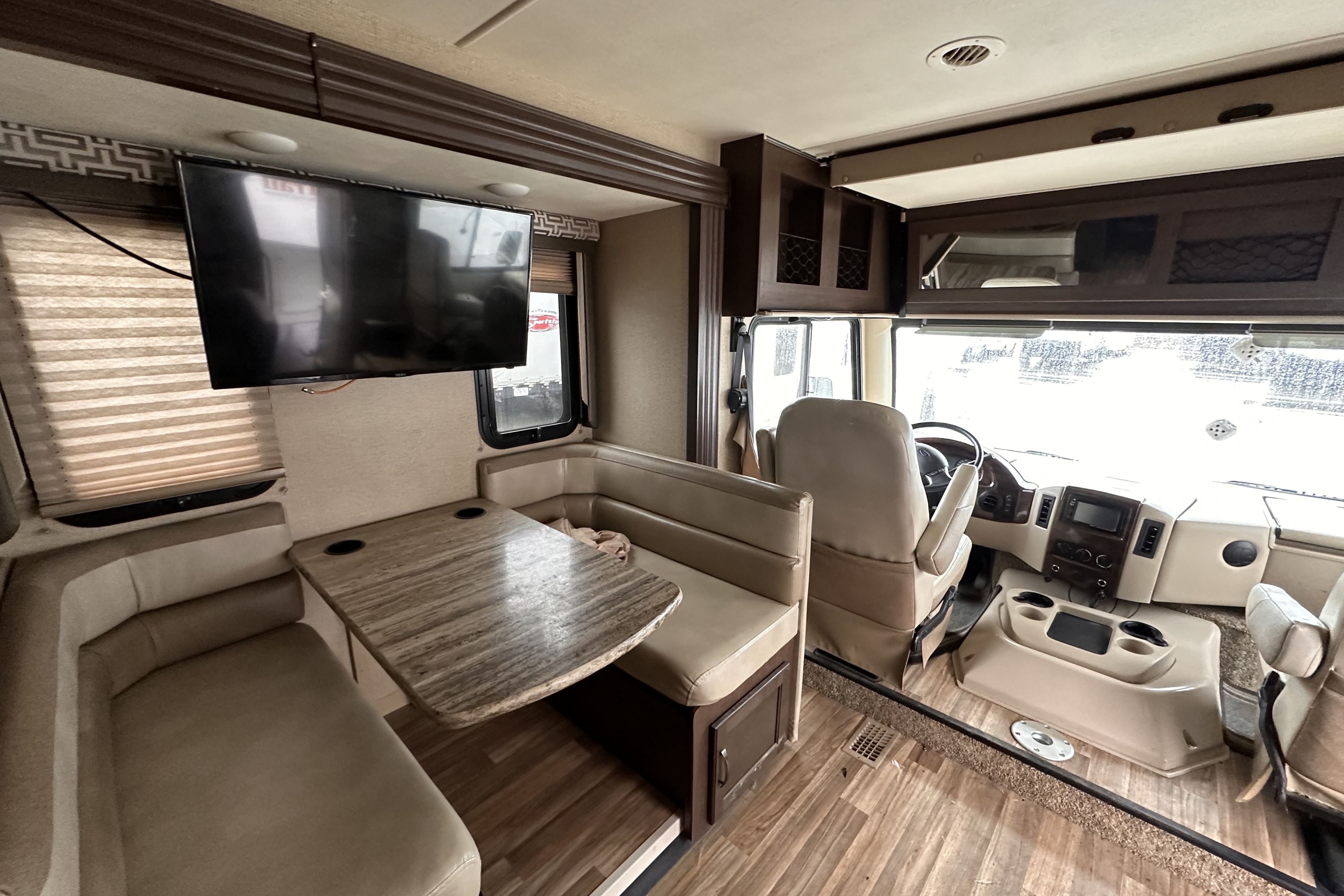 Stephane Thor Motor Coach Ace Classe A