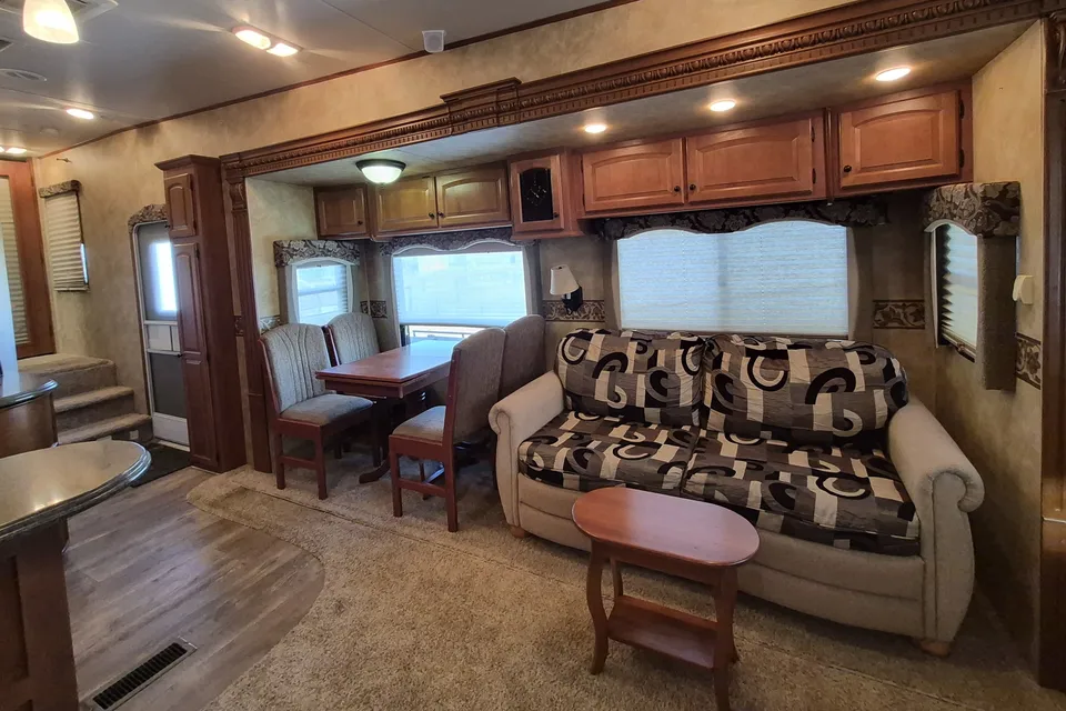 Murray's Heartland BigHorn Fifth Wheel