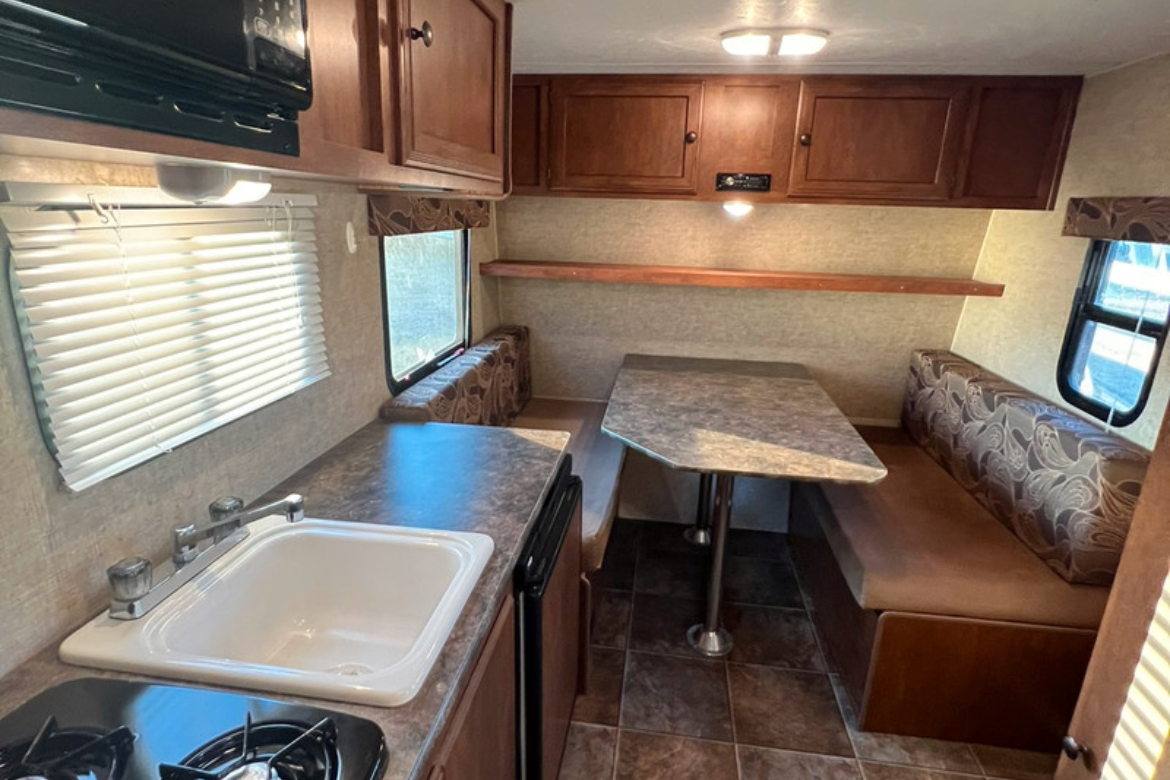 03 - 2019 - SPORTSMAN - BUNKS - 2200lbs - SLEEPS 4