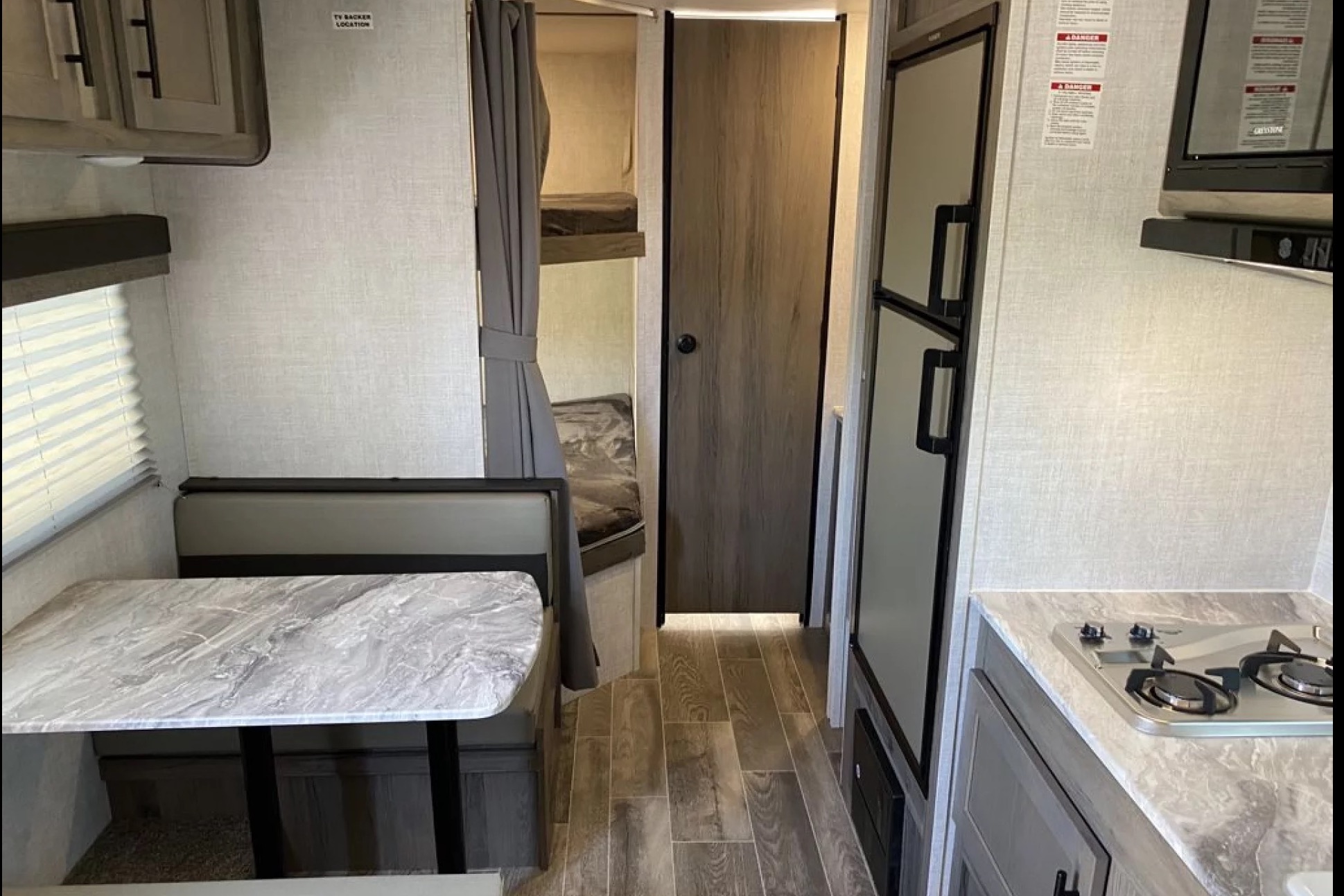 02 - 2023 - GULF STREAM - BUNKS - 3900lbs - SLEEPS 7