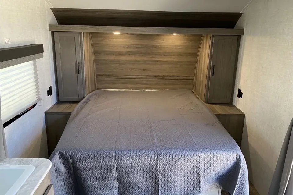 02 - 2023 - GULF STREAM - BUNKS - 3900lbs - SLEEPS 7