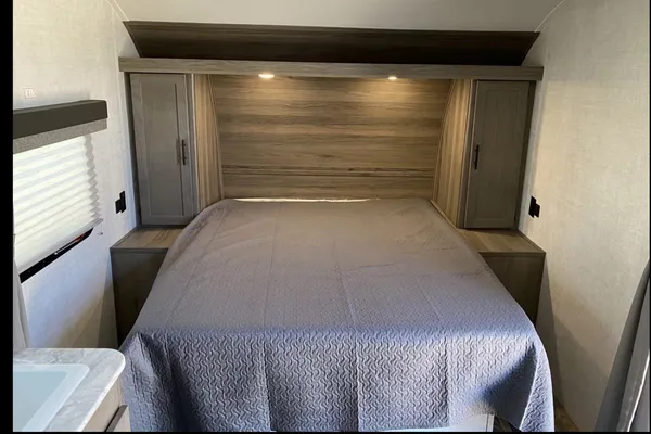 02 - 2023 - GULF STREAM - BUNKS - 3900lbs - SLEEPS 7