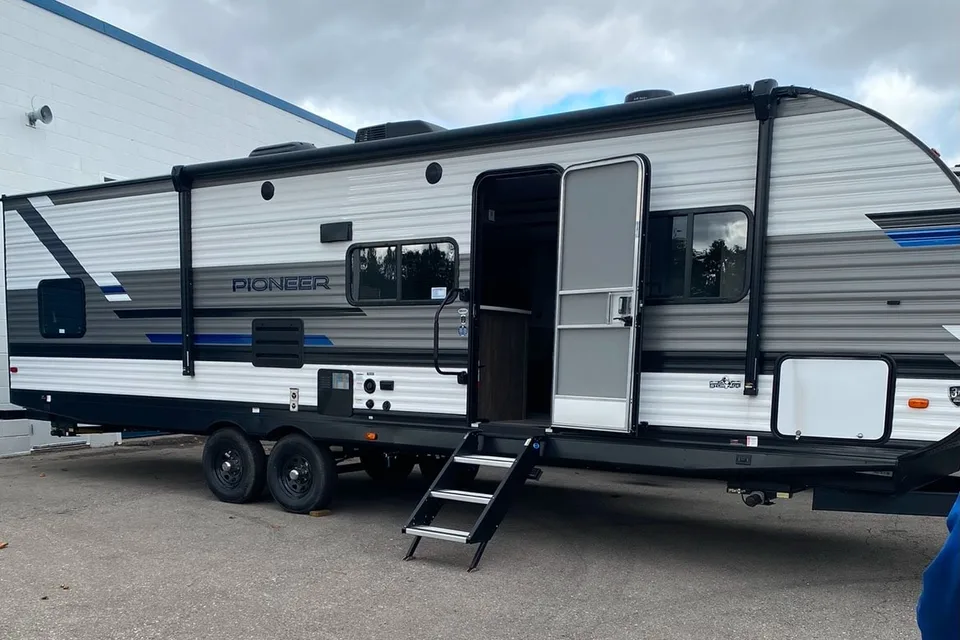 Lesley's Heartland Pioneer Travel Trailer
