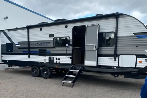 Lesley's Heartland Pioneer Travel Trailer