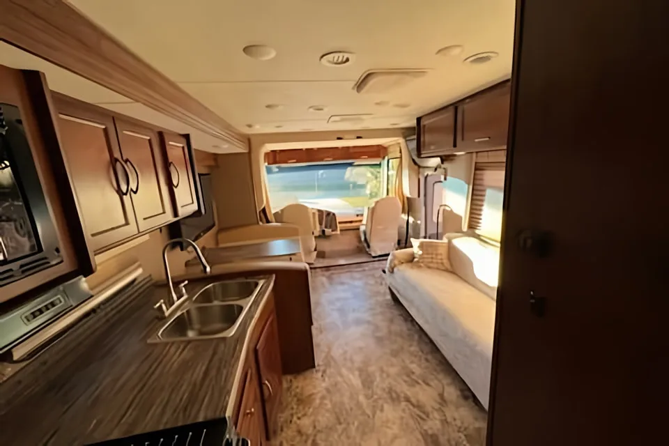 Scot's Coachmen Pursuit Class A
