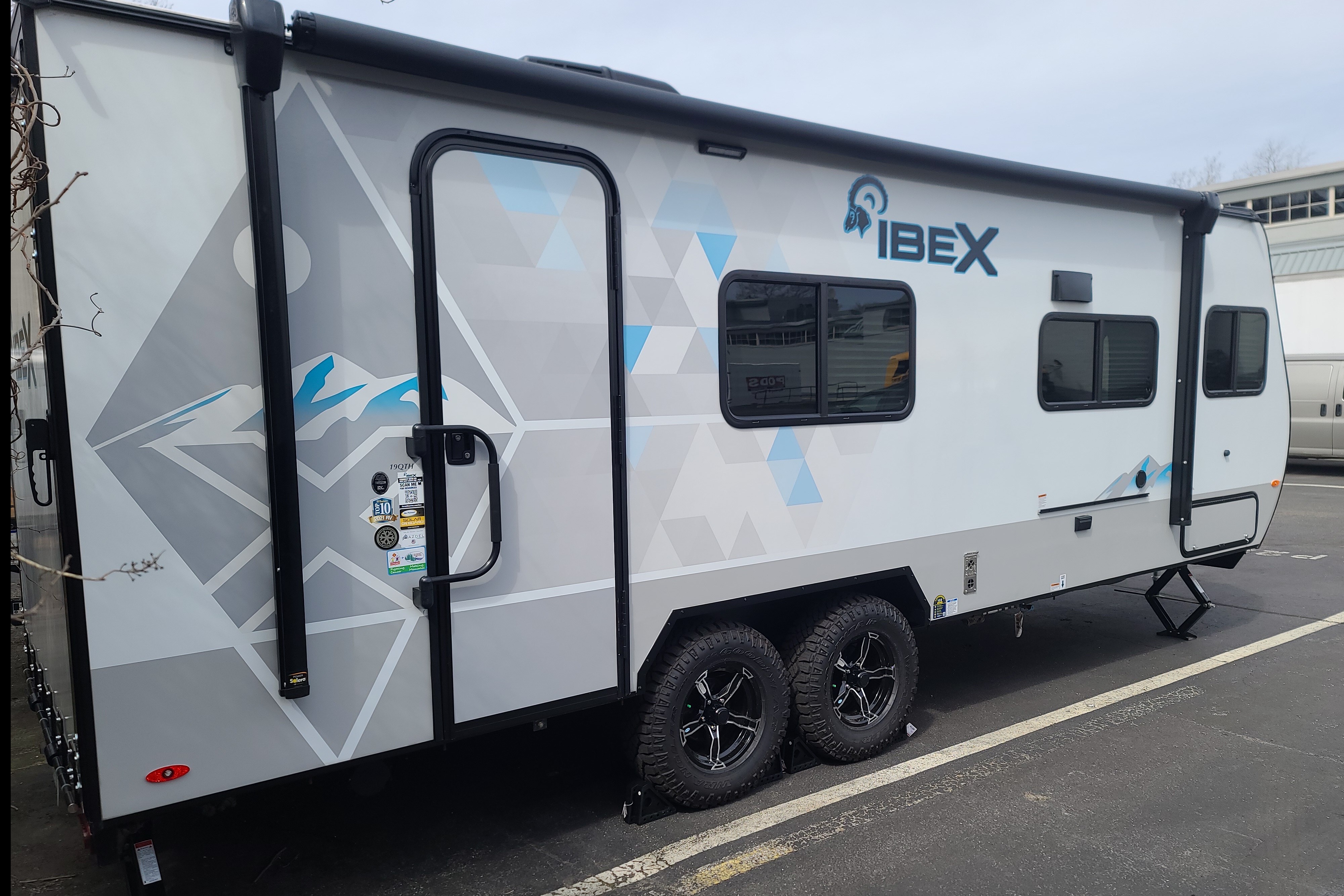 Mo and Jenn's Ibex Toy Hauler