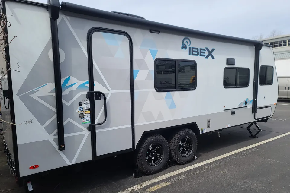 Mo and Jenn's Ibex Toy Hauler