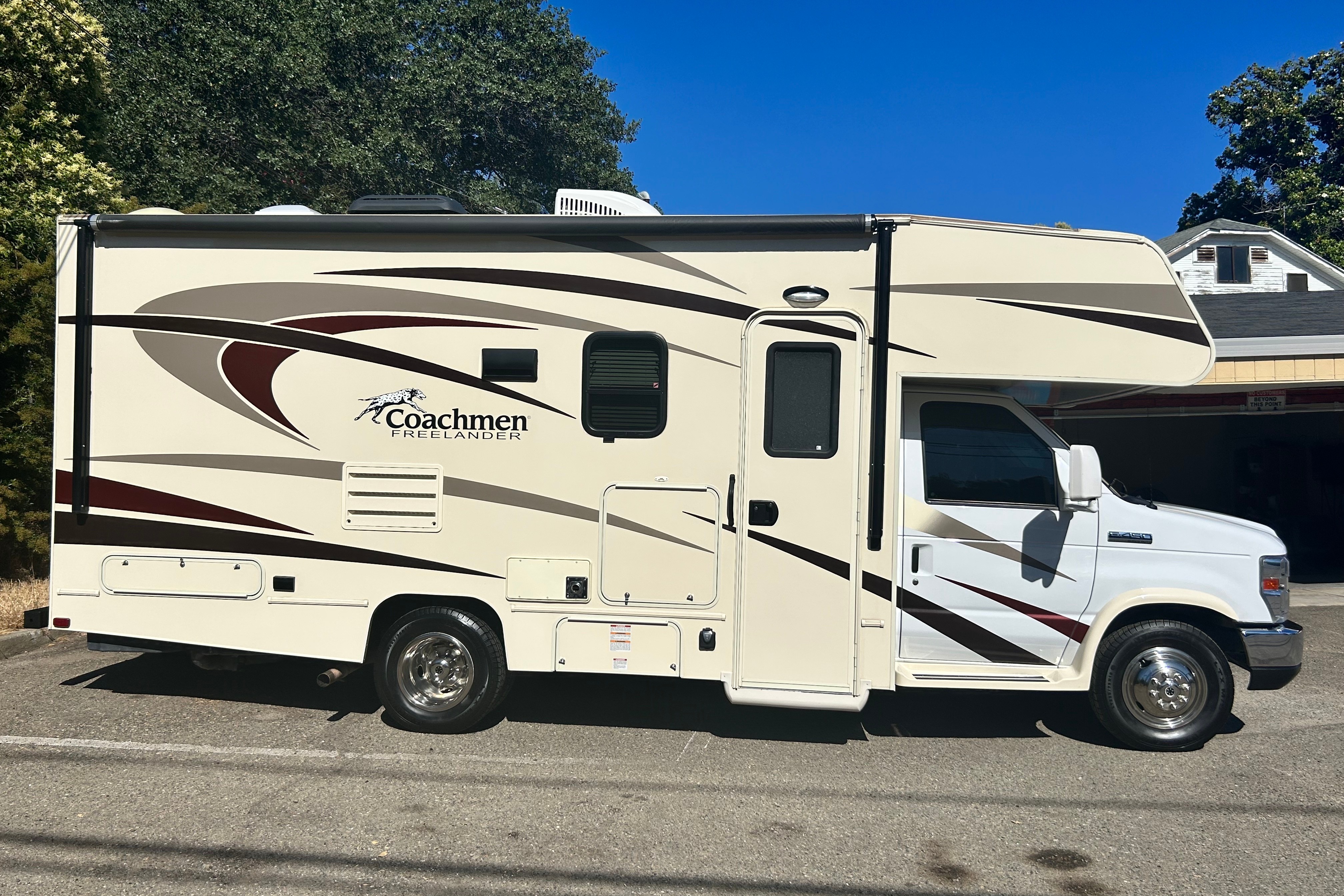 2016 Coachmen freelander.