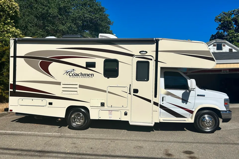 2016 Coachmen freelander.