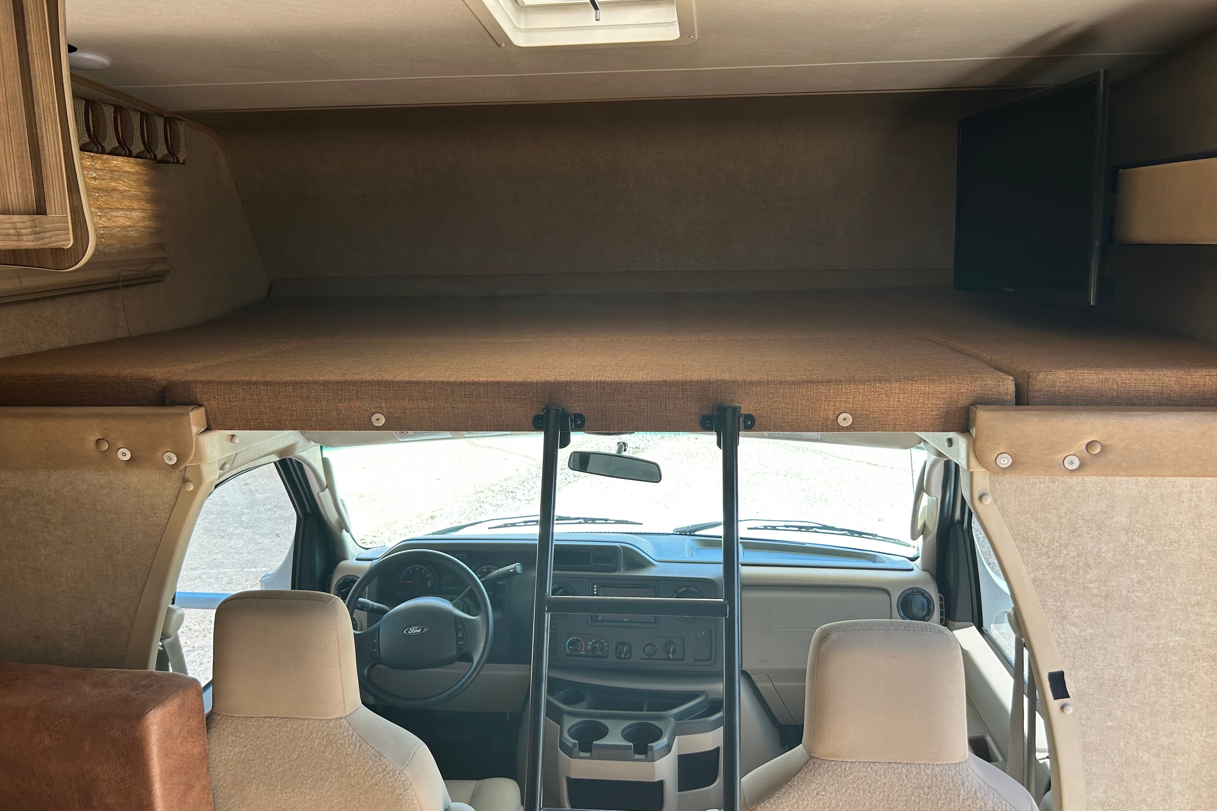 2016 Coachmen freelander.