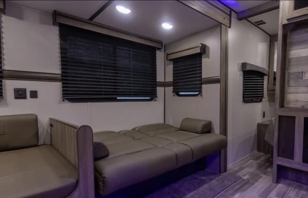 ποΈ 2020 CrossRoads Zinger ZR328SB β Your Spacious Home Away From Home!