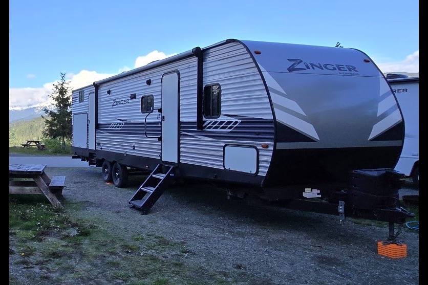 🏕️ 2020 CrossRoads Zinger ZR328SB – Your Spacious Home Away From Home!