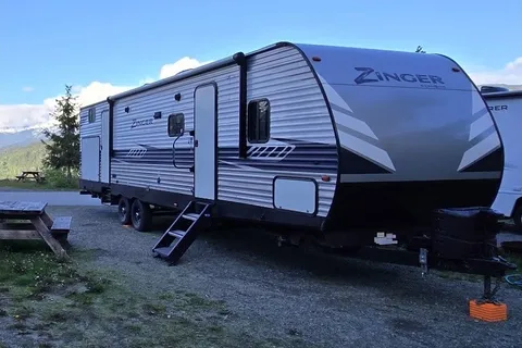 🏕️ CrossRoads Zinger ZR328SB – Your Spacious Home Away From Home!