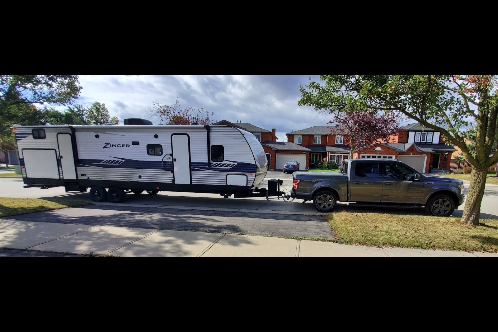 🏕️ 2020 CrossRoads Zinger ZR328SB – Your Spacious Home Away From Home!