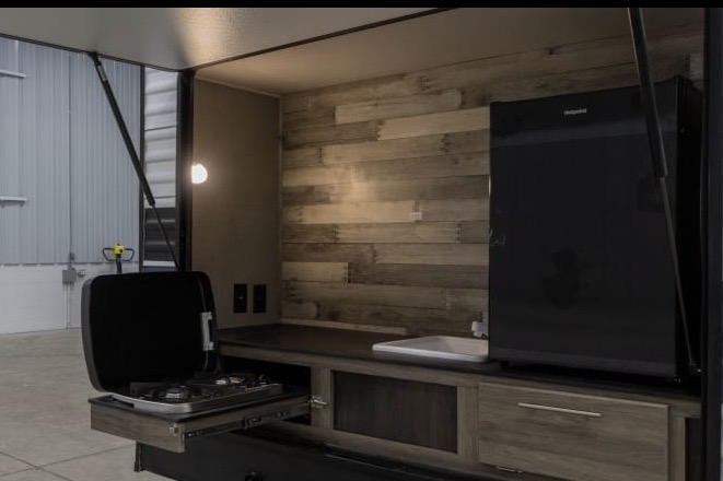 🏕️ 2020 CrossRoads Zinger ZR328SB – Your Spacious Home Away From Home!