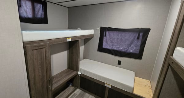 ποΈ 2020 CrossRoads Zinger ZR328SB β Your Spacious Home Away From Home!