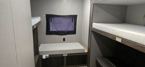 ποΈ 2020 CrossRoads Zinger ZR328SB β Your Spacious Home Away From Home!