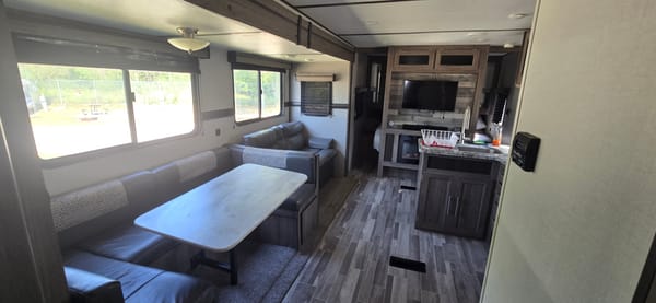 ποΈ 2020 CrossRoads Zinger ZR328SB β Your Spacious Home Away From Home!