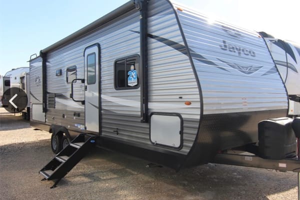 π5 Star Travel Trailer- sleeps 8! Comfort and luxury