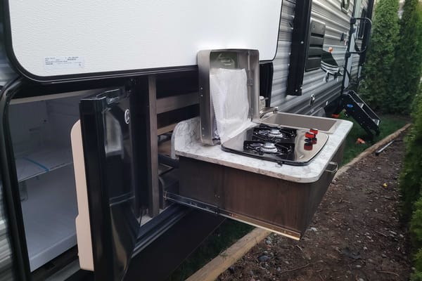 π5 Star Travel Trailer- sleeps 8! Comfort and luxury