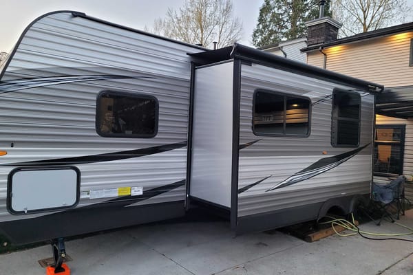 π5 Star Travel Trailer- sleeps 8! Comfort and luxury