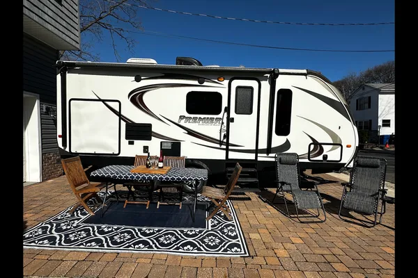 Rolling Retreat Keystone Bullet Premier Travel Trailer