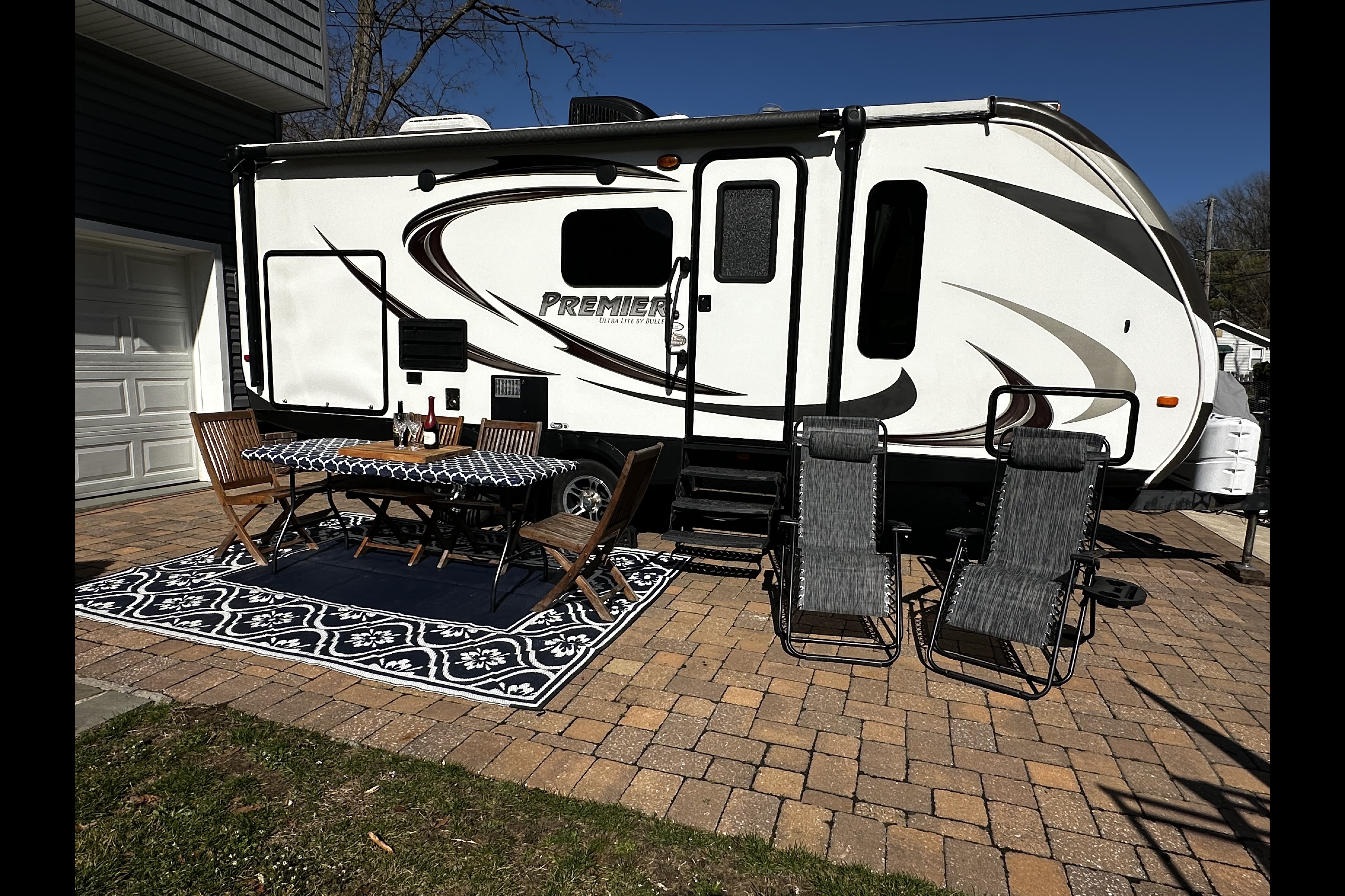 Rolling Retreat Keystone Bullet Premier Travel Trailer