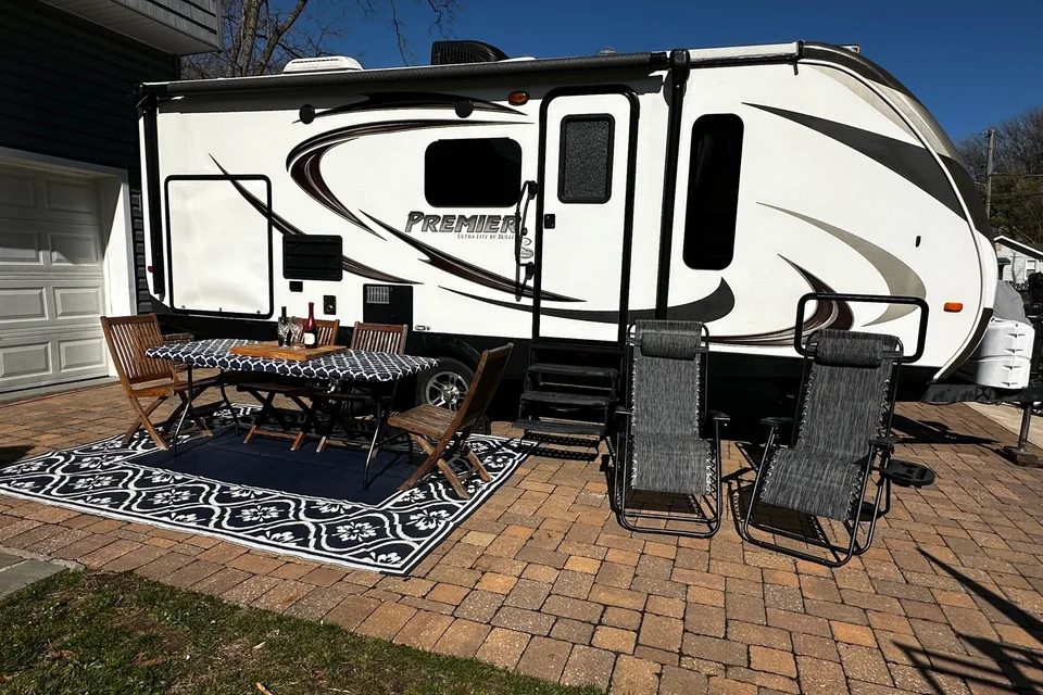 Rolling Retreat Keystone Bullet Premier Travel Trailer