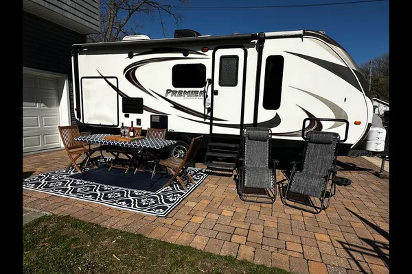 Rolling Retreat Keystone Bullet Premier Travel Trailer